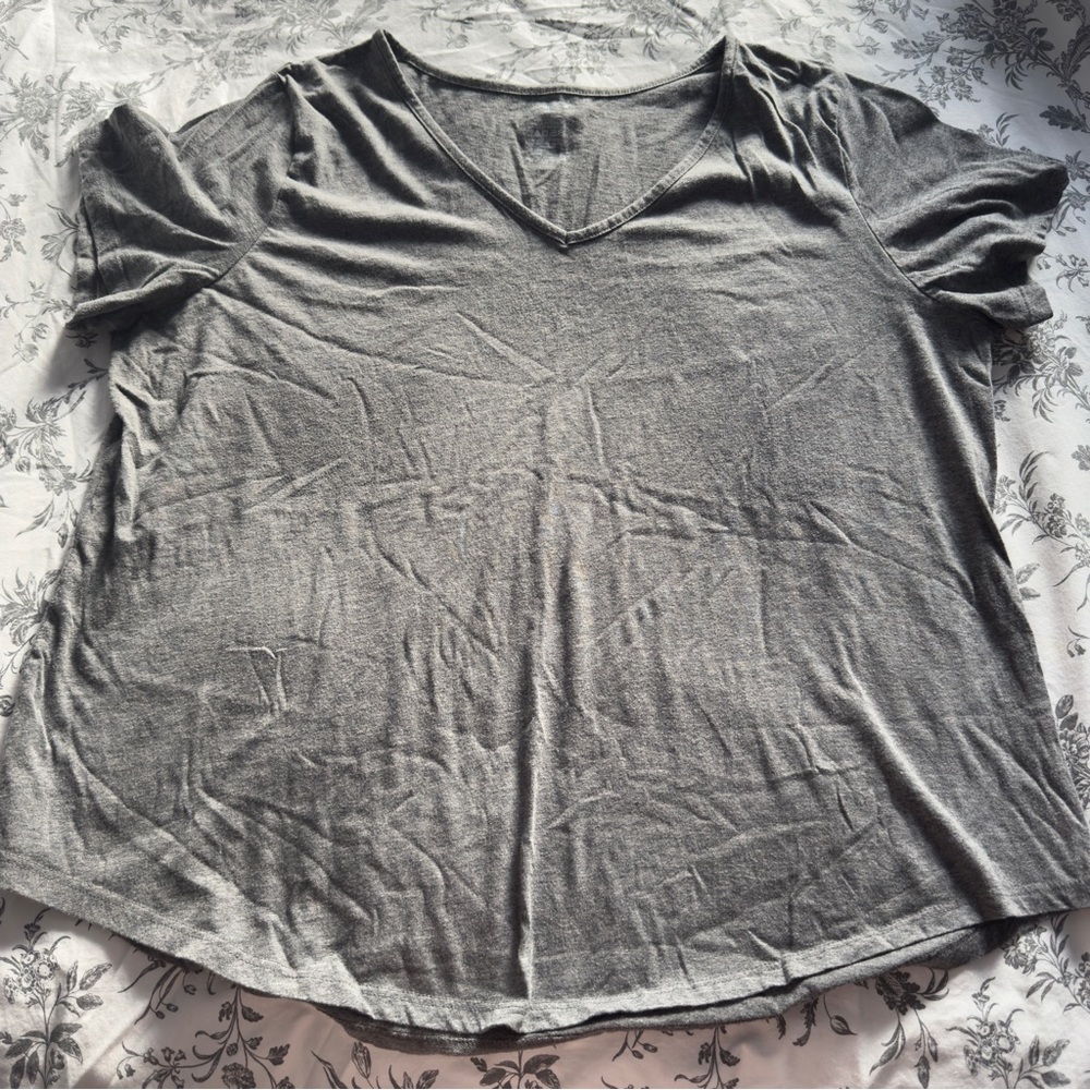 Grey short sleeve t-shirt